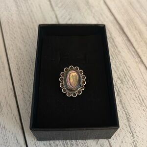 Vintage Sterling Silver Abalone Shell Ring
Sz. 6
In good condition